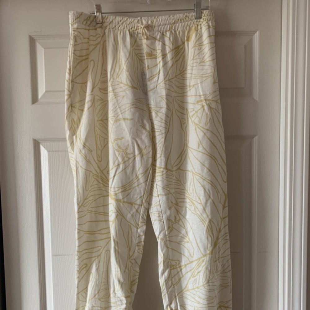 SigZane cuffed linen pants.